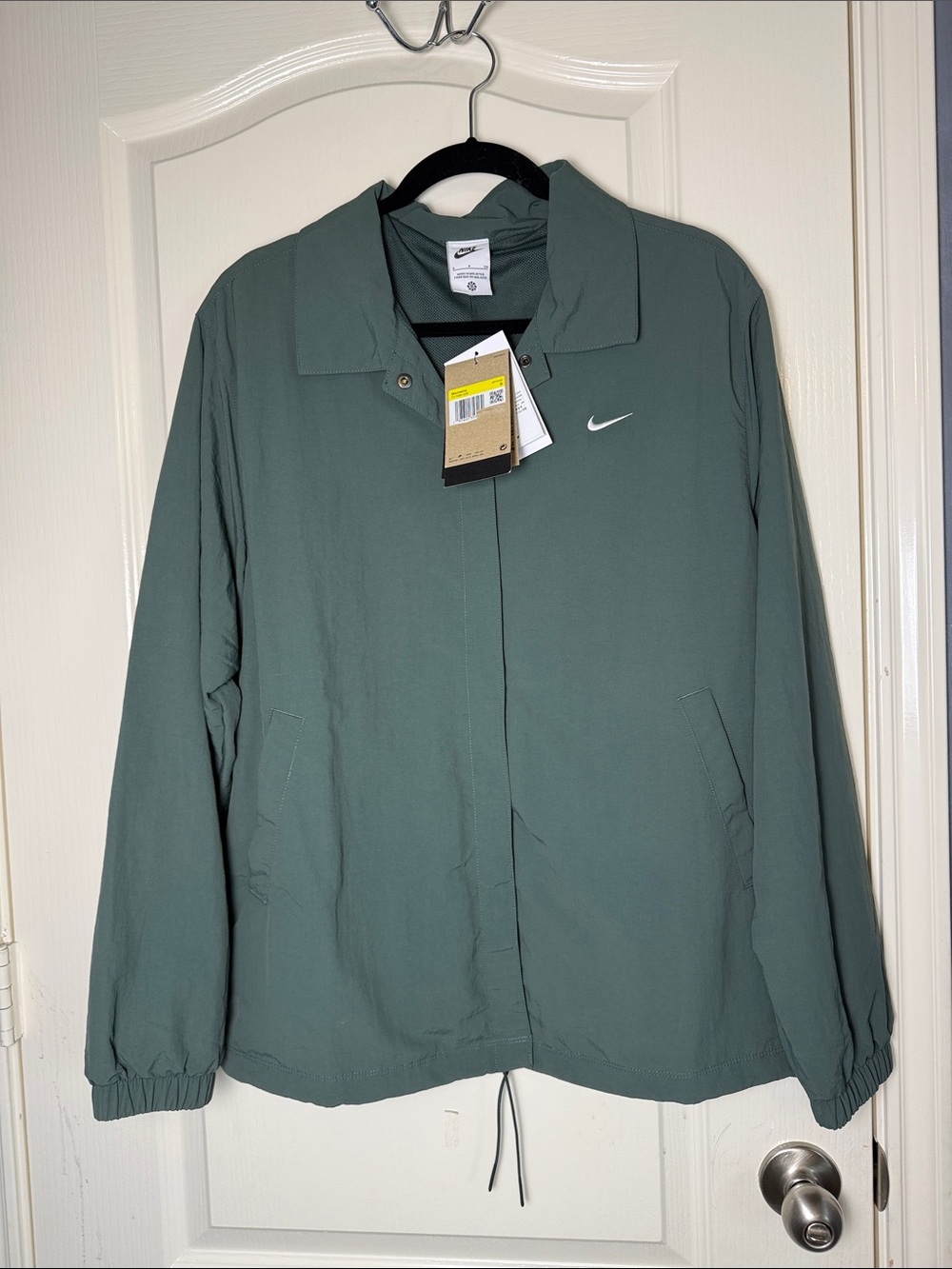Nike Sportswear Essential Women's Oversized UV Woven Coaches' Jacket
